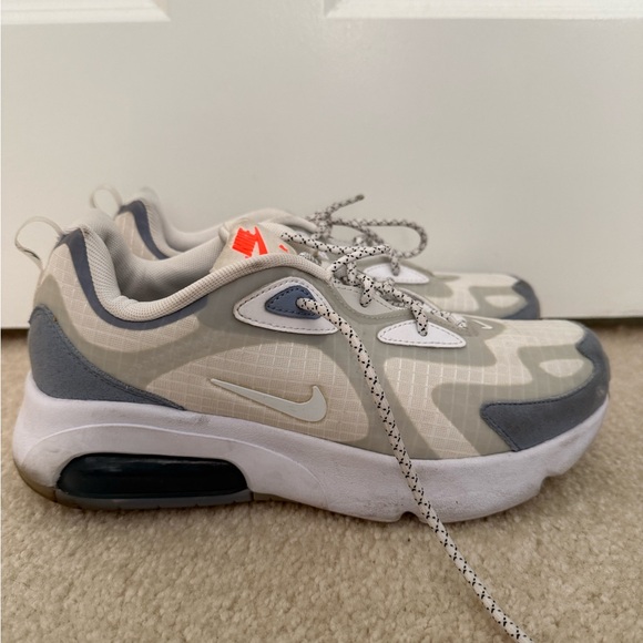 Nike Youth Airmaxes - Picture 2 of 4